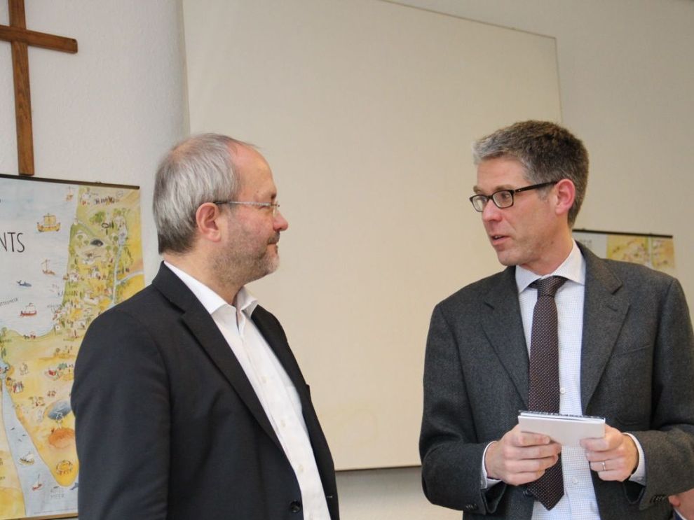 Gespräch mit dem Vertreter der Kirchen Gespräch mit dem Vertreter der Kirchen